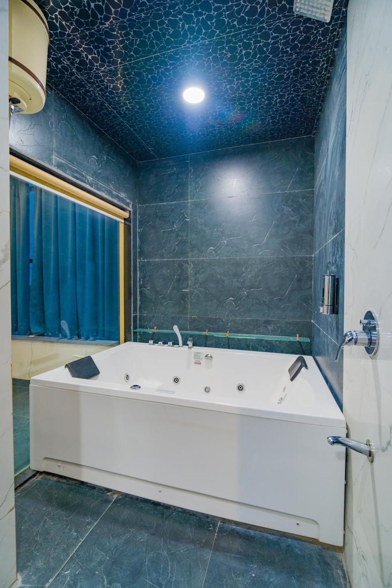 Hotel Kanha Shree By Cosmos Green Indore Oda fotoğraf
